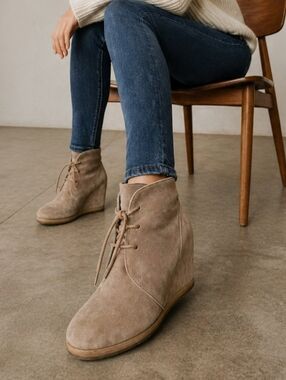 Dolce Vita Suede Lace-Up Hidden Wedge Platform Booties Neutral Tan Ankle Boots